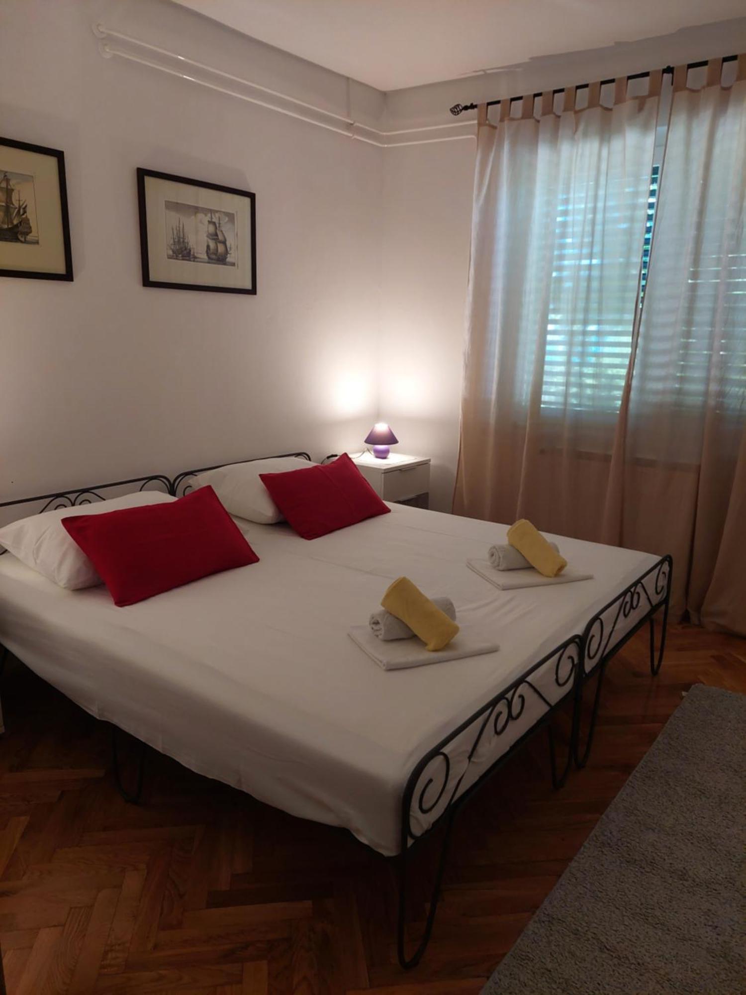 Apartment Roglic Rab Town Bagian luar foto